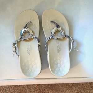 Vionic  silver metal /snake skin Karina sandals used size 7 orthotic very comfy